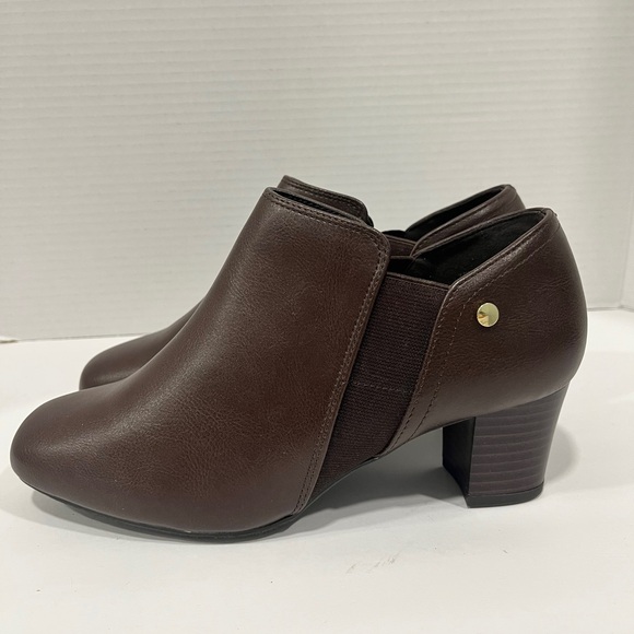 east 5th Womens Rossi Stacked‎ Heel Booties
Size: 7.5W. Color. Brown - Picture 5 of 6